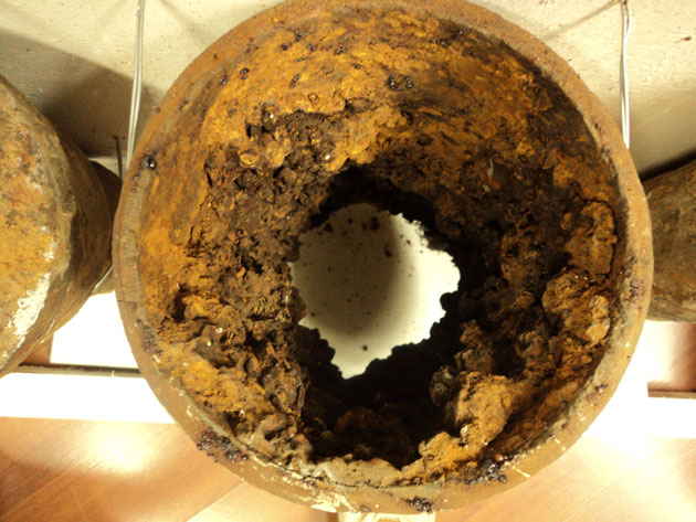 Água com ferrugem e Tubulações Incrustadas