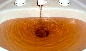 Problema com água amarelada no condomínio?